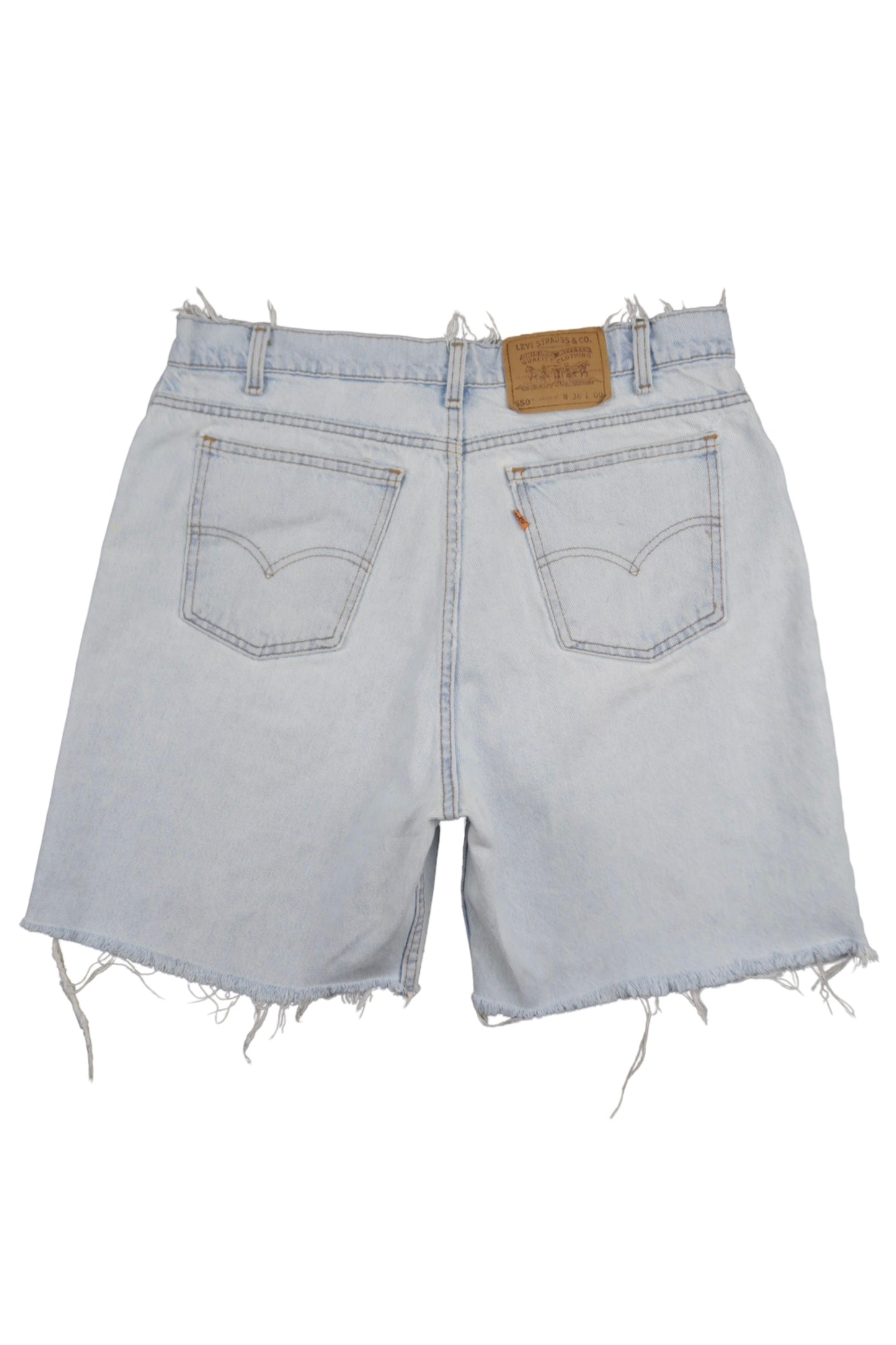 Vintage Levi’s Shorts • 34 mens / 32 wmns