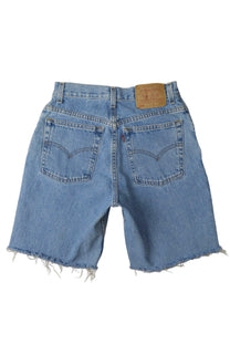 Vintage Levi’s Shorts • 26 wmns