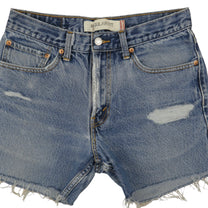 Vintage Levi’s Shorts • 27 wmns