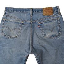 Vintage Levi’s Shorts • 33 mens / 31 wmns