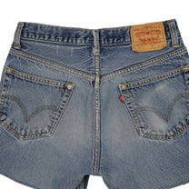 Vintage Levi’s Shorts • 27 wmns