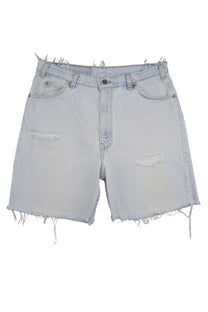 Vintage Levi’s Shorts • 34 mens / 32 wmns