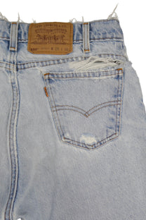 Vintage Levi’s Shorts • 27 wmns