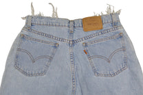 Vintage Levi’s Shorts • 29 mens / 27 wmns