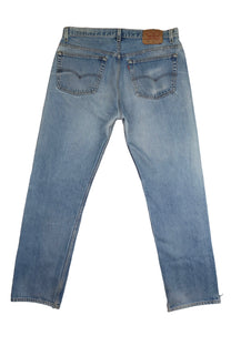 Vintage Levi’s • 34 men’s / 32 wmns