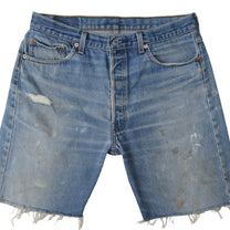 Vintage Levi’s Shorts • 33 mens / 31 wmns