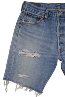 Vintage Levi’s Shorts • 32 mens / 30 wmns