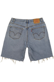 Vintage Levi’s Shorts • 33 mens / 31 wmns