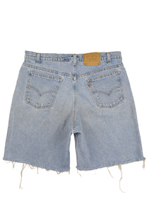 Vintage Levi’s Shorts • 36 mens / 34 wmns