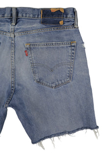 Vintage Levi’s Shorts • 34 mens / 32 wmns