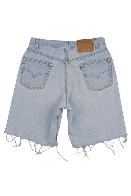 Vintage Levi’s Shorts • 29 mens / 27 wmns