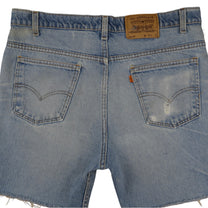 Vintage Levi’s Shorts • 38 mens / 36 wmns
