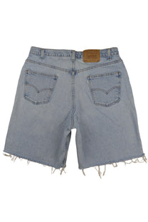 Vintage Levi’s Shorts • 36 mens / 34 wmns