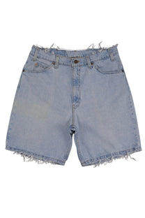 Vintage Levi’s Shorts • 32 mens / 30 wmns
