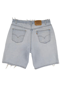 Vintage Levi’s Shorts • 36 mens / 34 wmns