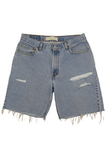 Vintage Levi’s Shorts • 33 mens / 31 wmns