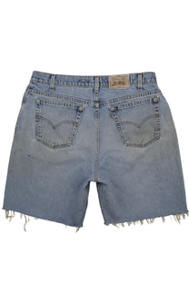 Vintage Levi’s Shorts • 34 mens / 32 wmns