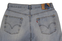Vintage Levi’s Shorts • 34 mens / 32 wmns