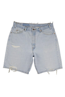 Vintage Levi’s Shorts • 36 mens / 34 wmns