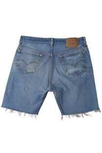 Vintage Levi’s Shorts • 33 mens / 31 wmns