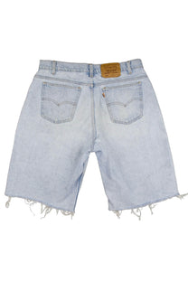 Vintage Levi’s Shorts • 34 mens / 32 wmns