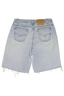Vintage Levi’s Shorts • 33 mens / 31 wmns