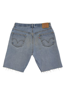 Vintage Levi’s Shorts • 34 mens / 32 wmns
