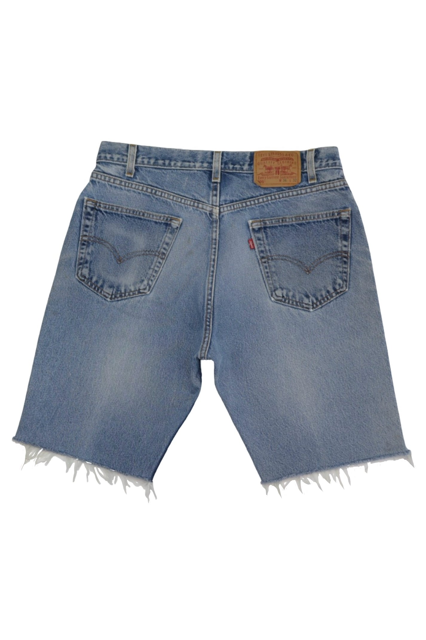 Vintage Levi’s Shorts • 34 mens / 32 wmns