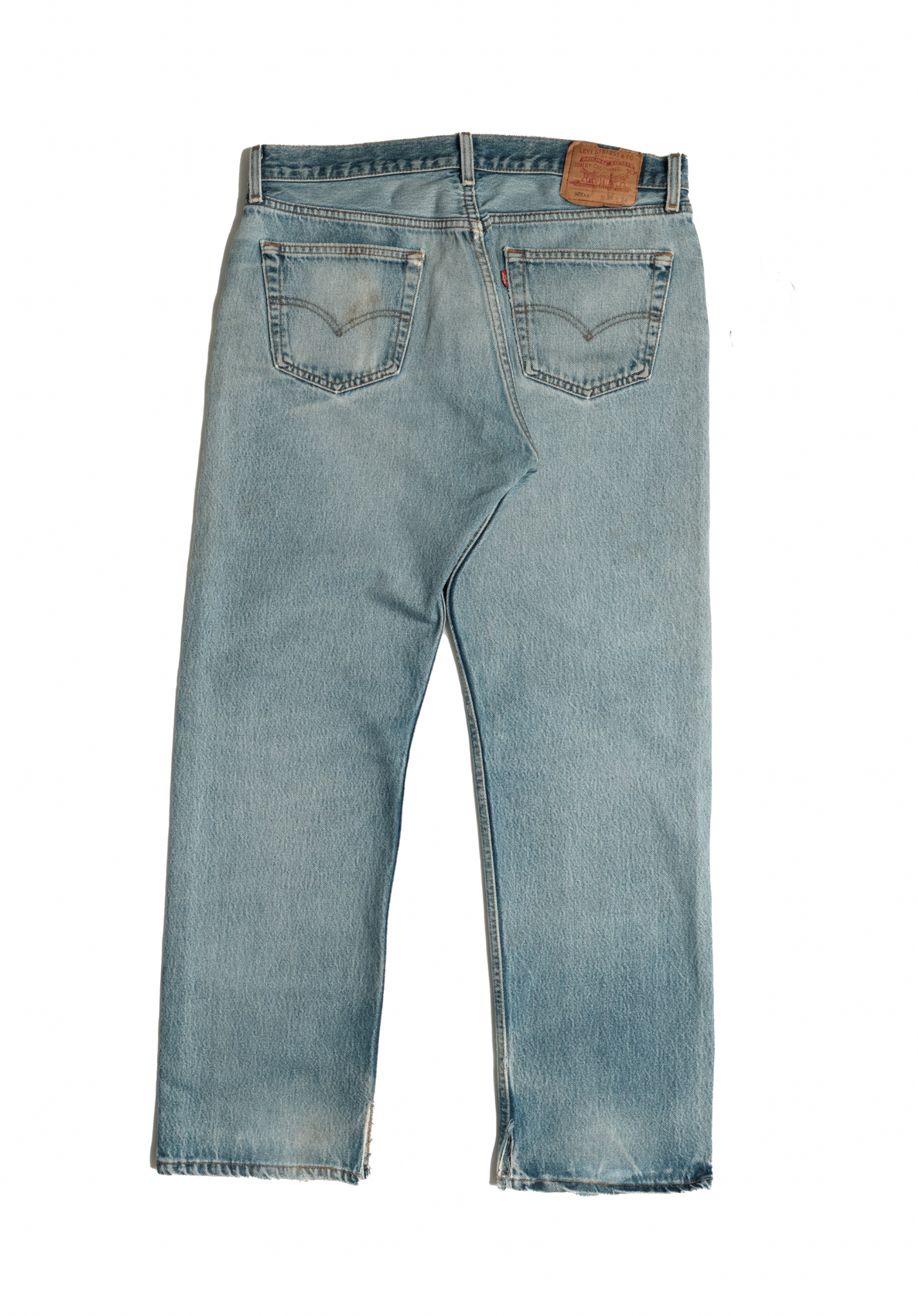 Vintage Levi’s • 36 mens / 34 wmns