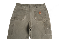 Vintage Carhartt Jeans • 33 mens / 31 wmns